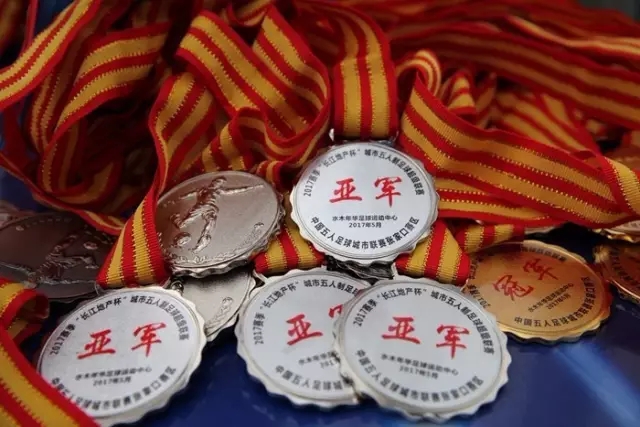 76人力克热火重返东部前六 公牛险胜开拓者